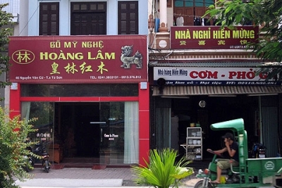 Biển hiệu tiếng nước ngoài tràn lan ở thị xã Từ Sơn (Bắc Ninh)