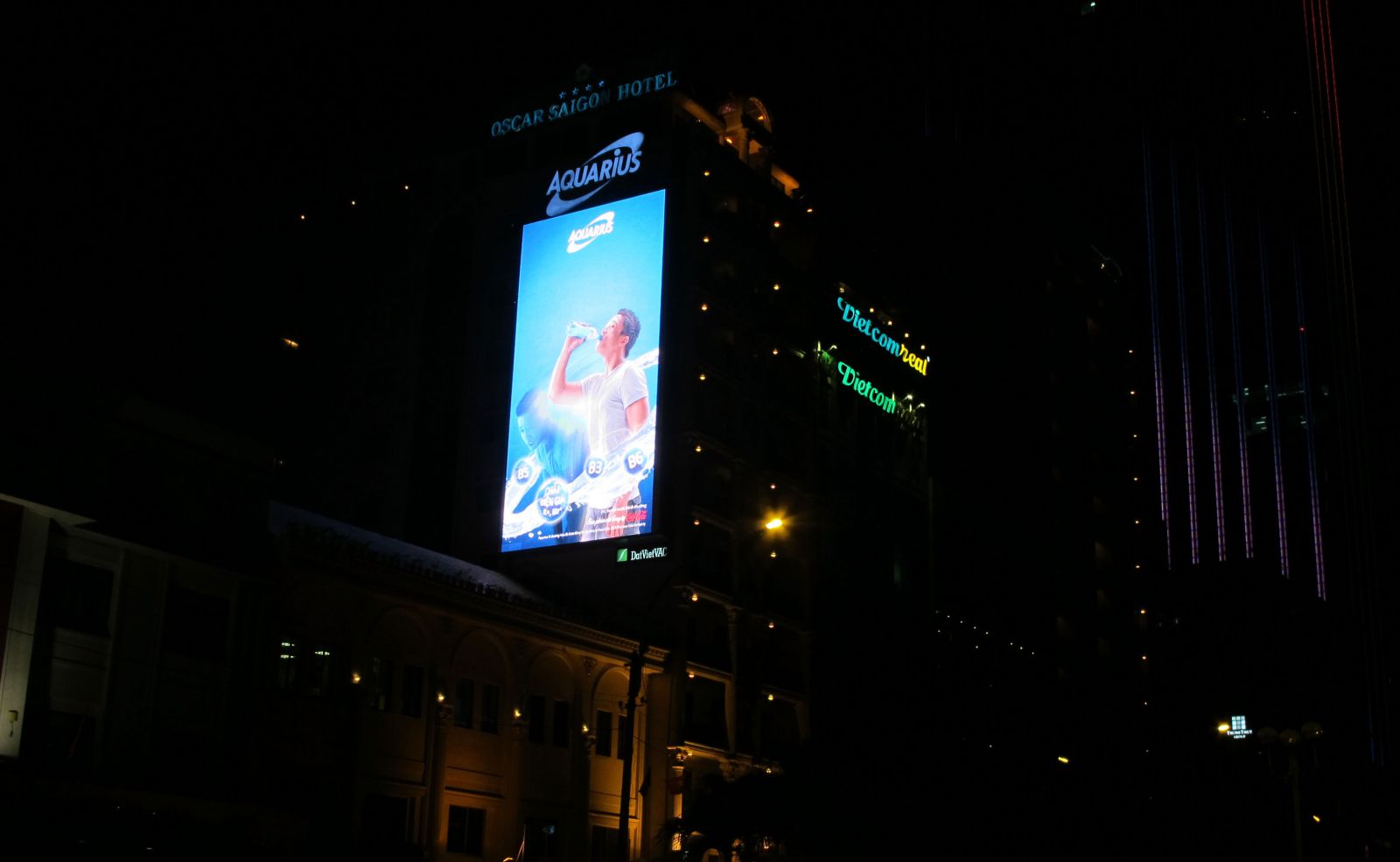 uảng cáo Aquarius trên màn hình LED